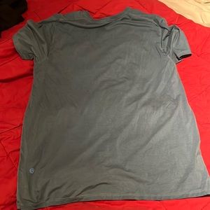 Lululemon men’s tee size M excellent condition worn once